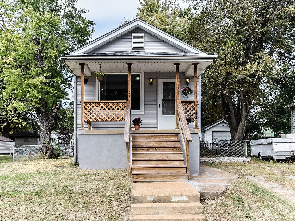 1st image of 135 W Arlee Ave