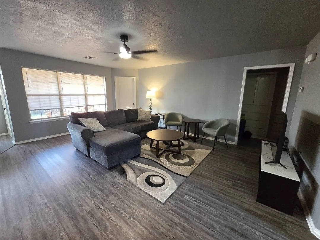 3 bed, 1383 sqft, $1,795 — Photo 4