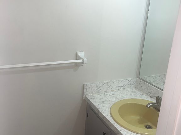 1/2 Bath (downstairs)