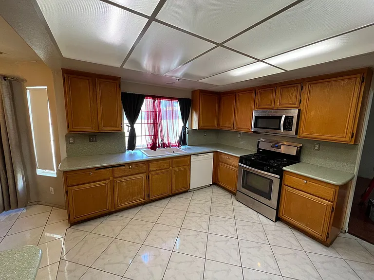 7834 Boxwood Ct — Photo 4