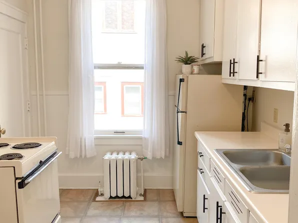 300 7th St N #6, Fargo, ND 58102