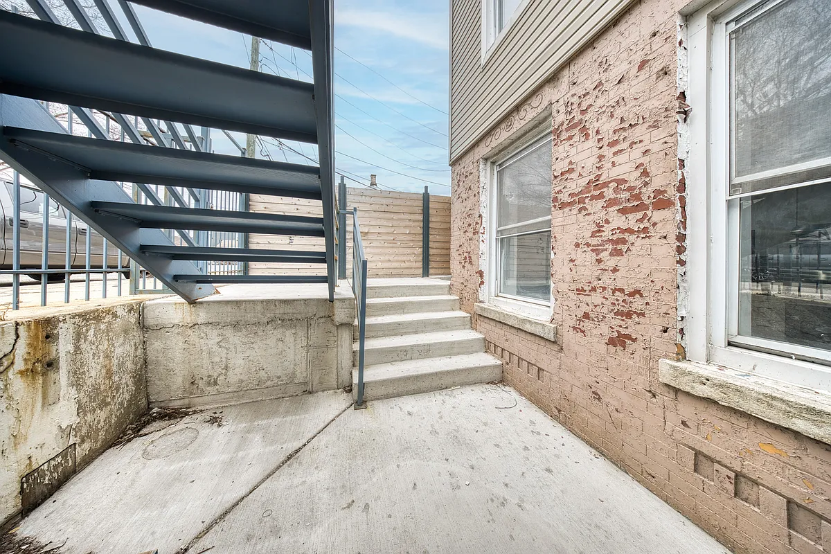 Building Photo - 1911 S Jefferson St #1