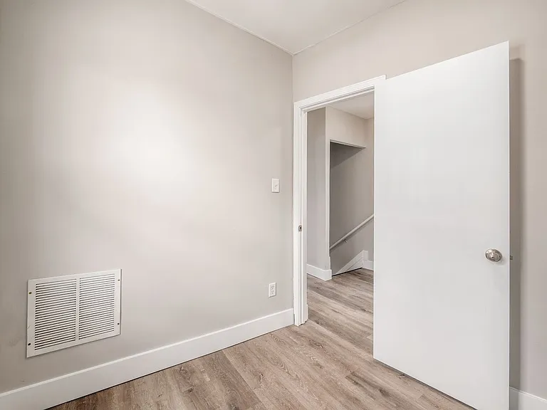 949 E Long St — Photo 24
