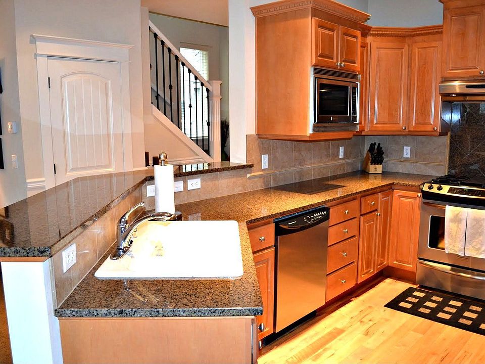 Kitchen w/ Stainless Appliances