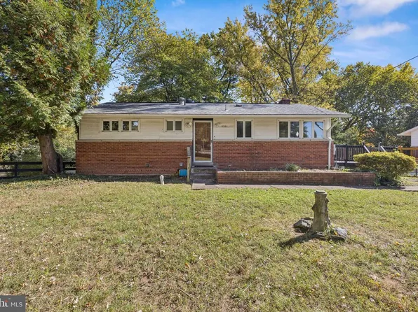 4501 Apple Tree Dr, Alexandria, VA 22310