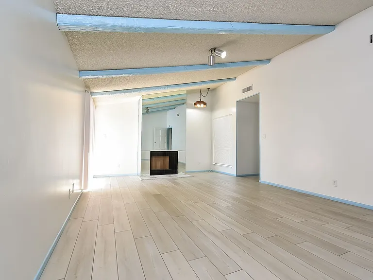 2413 Plaza Del Grande — Photo 15