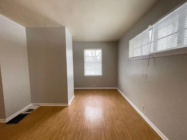 Preleasing For August! Close To Campus — Photo 15