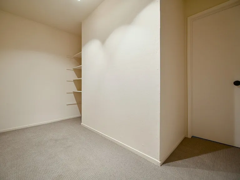 5401 Broadway Ter — Photo 23