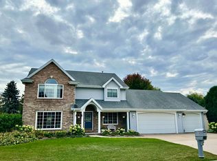 3240 N Rambling Rose Dr, Appleton, WI 54914