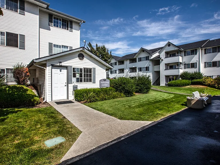 Farr Court Apartments Building Exterior and Pathway
