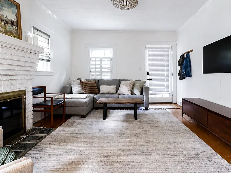 2203 Woodrow St — Photo 3