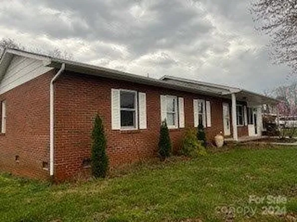 303 Park Ave, Morganton, NC 28655