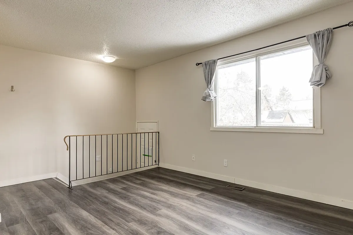 Building Photo - 5612 51st Ave #6