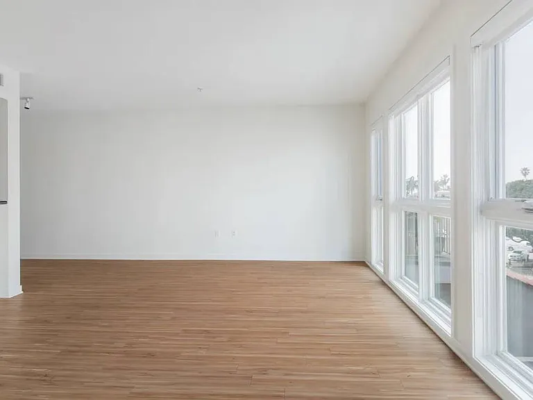 Mayfair Residences — Photo 36