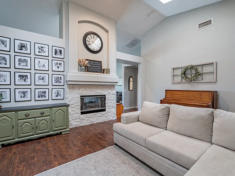 3877 E Washington Ct — Photo 9