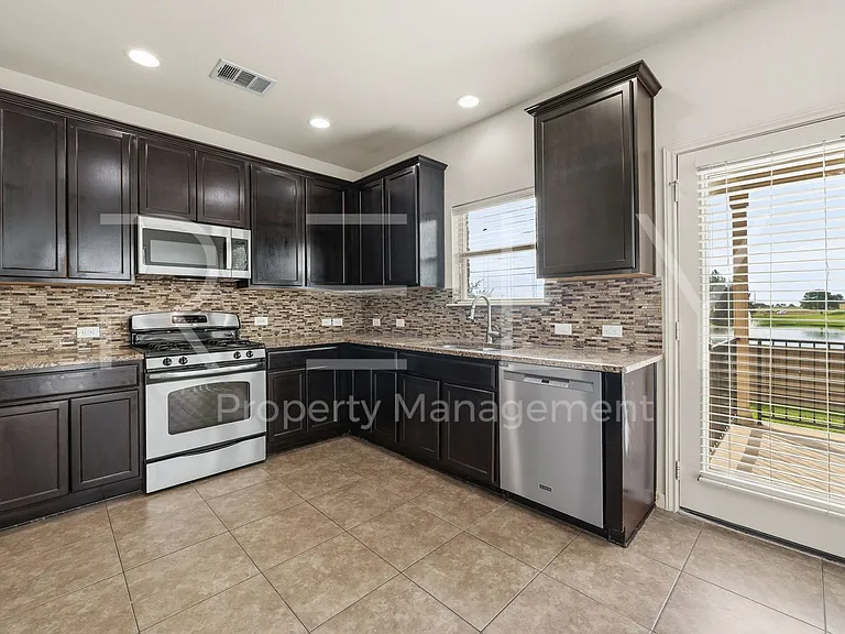 1405 Sunny Meadows Loop — Photo 10