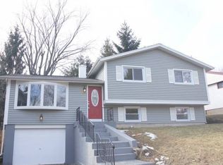 33046 N John Mogg Rd, Grayslake, IL 60030