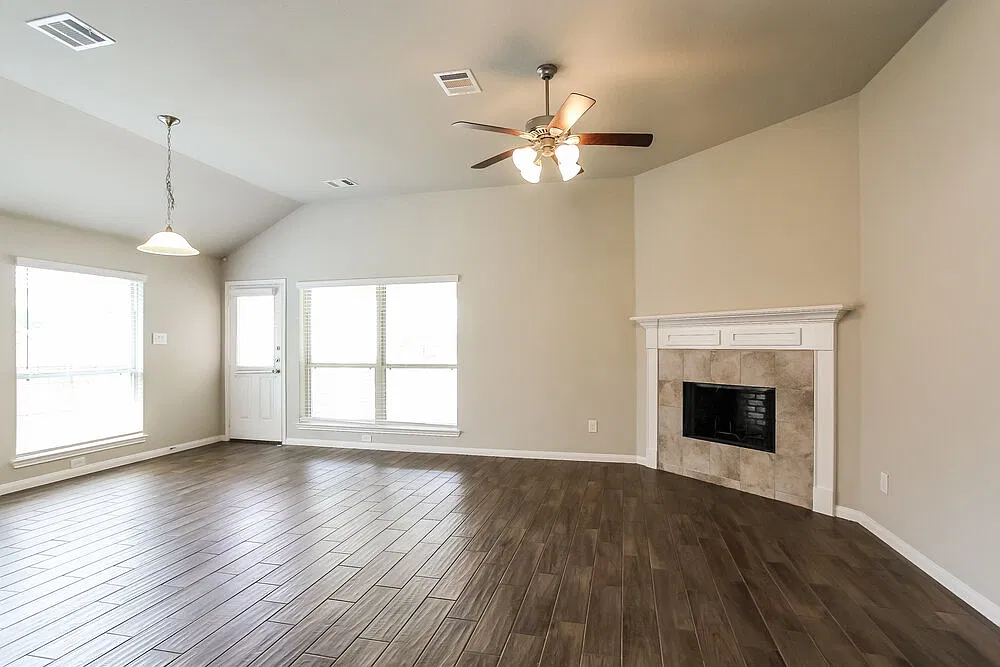 3 bed, 2.0 bath, 1853 sqft, $2,205 — Photo 3