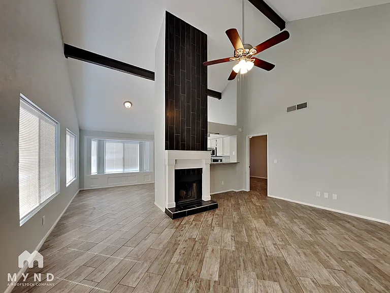 2265 W Ross Ave — Photo 8