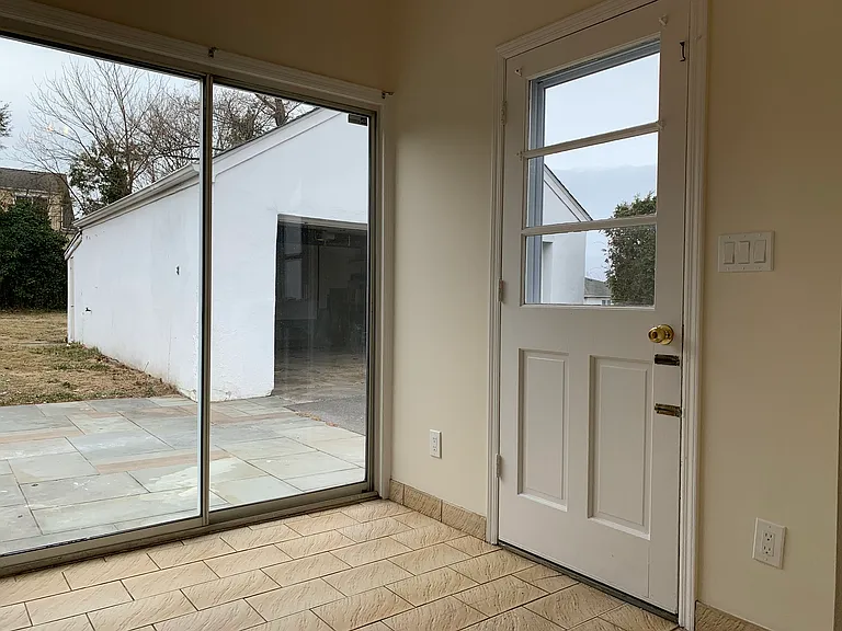 24 Hall Ave — Photo 8