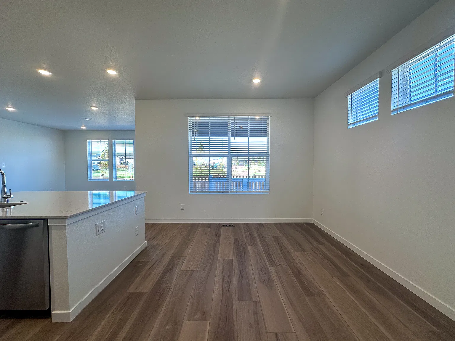 3 bed, 2.5 bath, 2863 sqft, $3,025 — Photo 4