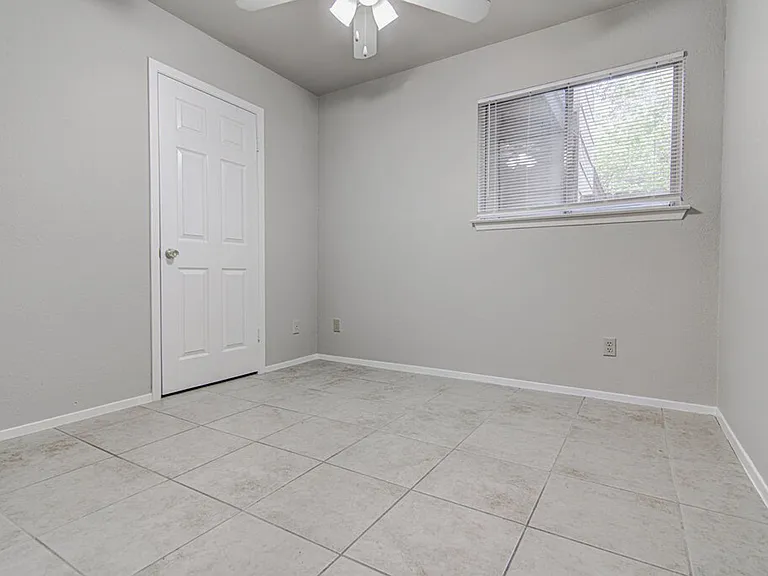 900 Sirocco Dr — Photo 11