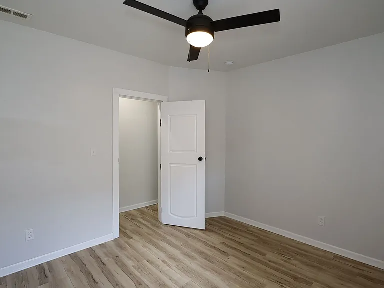 126 & 128 N Colorado Ave — Photo 11