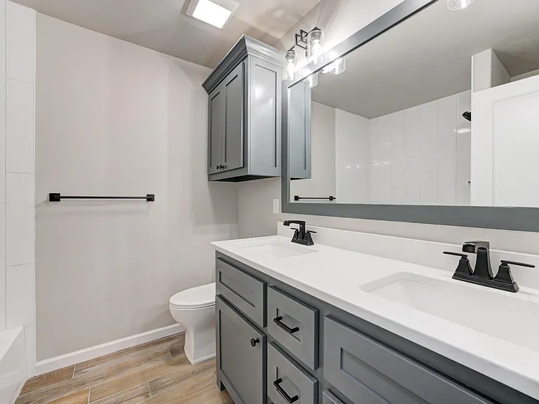 1811 Hollow Crest Ct — Photo 34