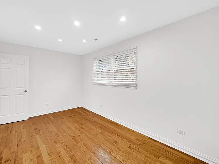 2218 W Augusta Blvd — Photo 4