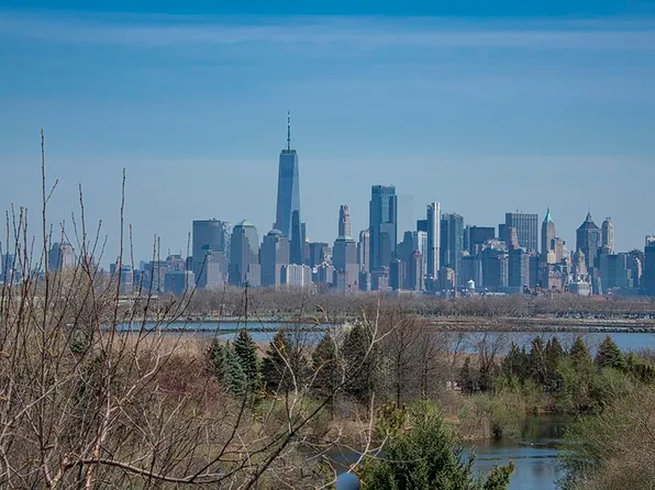 30 Freedom Way image 1 of 38