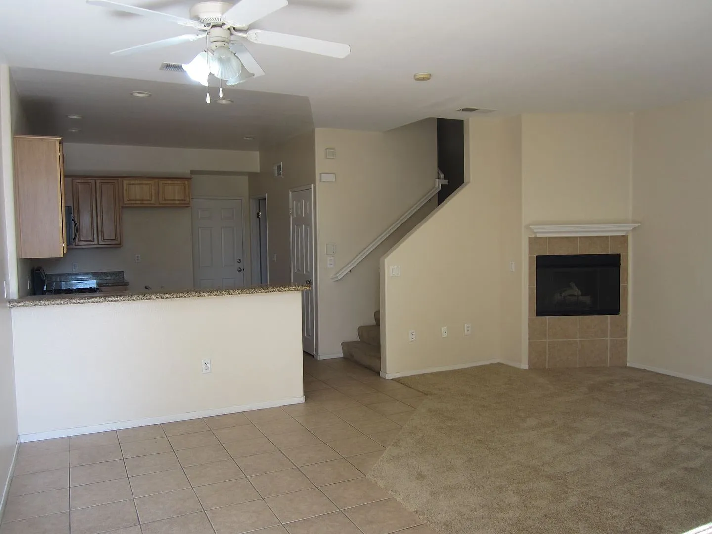 Luxury 2 Bedroom Townhome! 2 car Garage! — Photo 2