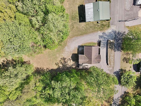 5th image of 131 Golden Pond Rd