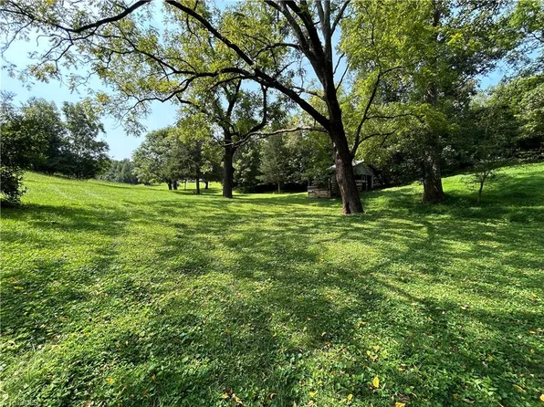 8010 Homestead Farm Rd #4B, Belews Creek, NC 27009