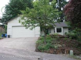 1066 S 69th Pl, Springfield, OR 97478