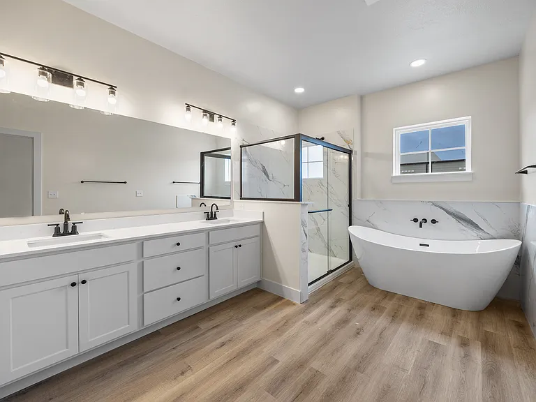 Primary bedroom's en-suite bathroom (2-bedroom floorplan)
