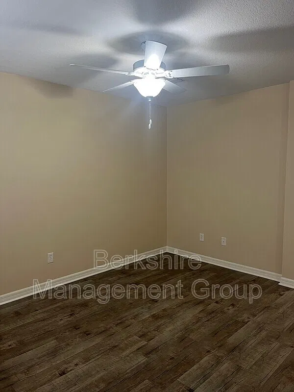 3 bed, 2.5 bath, 1534 sqft, $1,825 — Photo 2