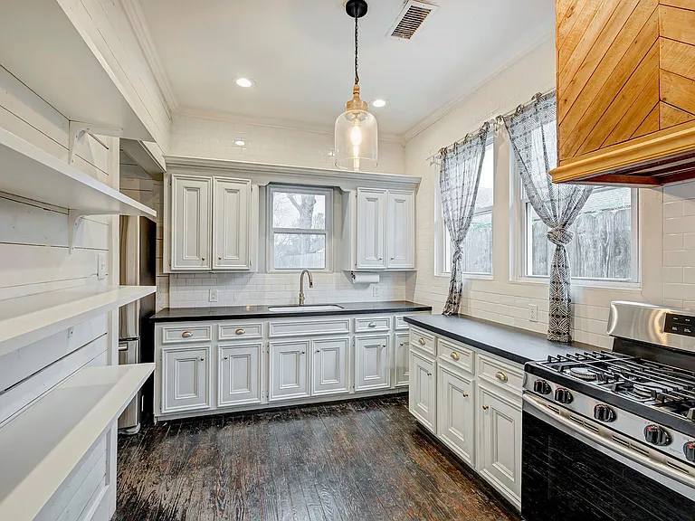 818 Wilkes St — Photo 8