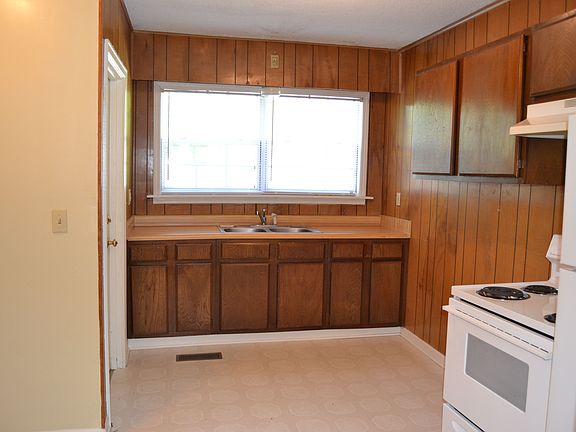 4th image of 207 Memorial Dr APT 1