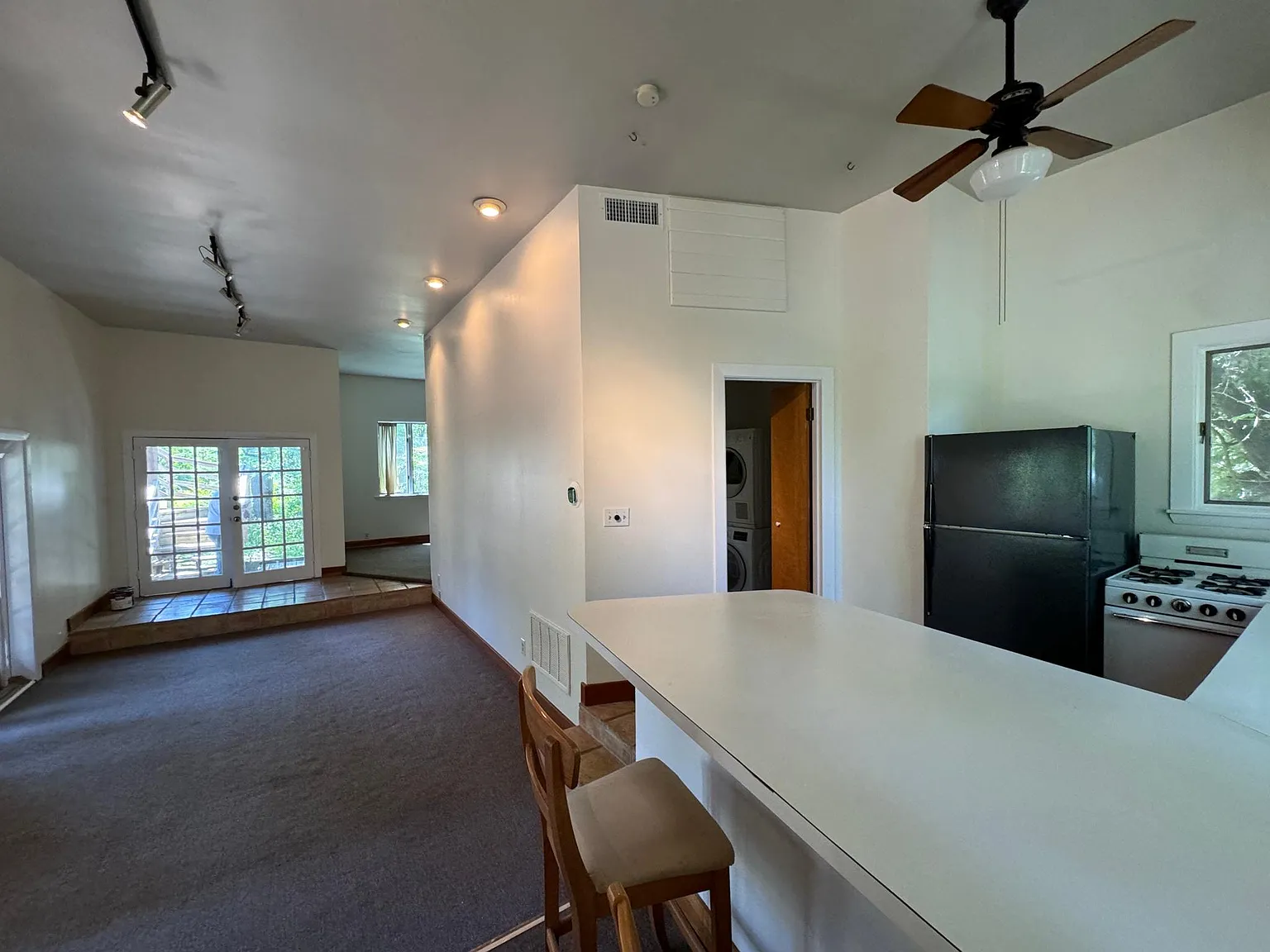 Studio, 704 sqft, $1,495 — Photo 3