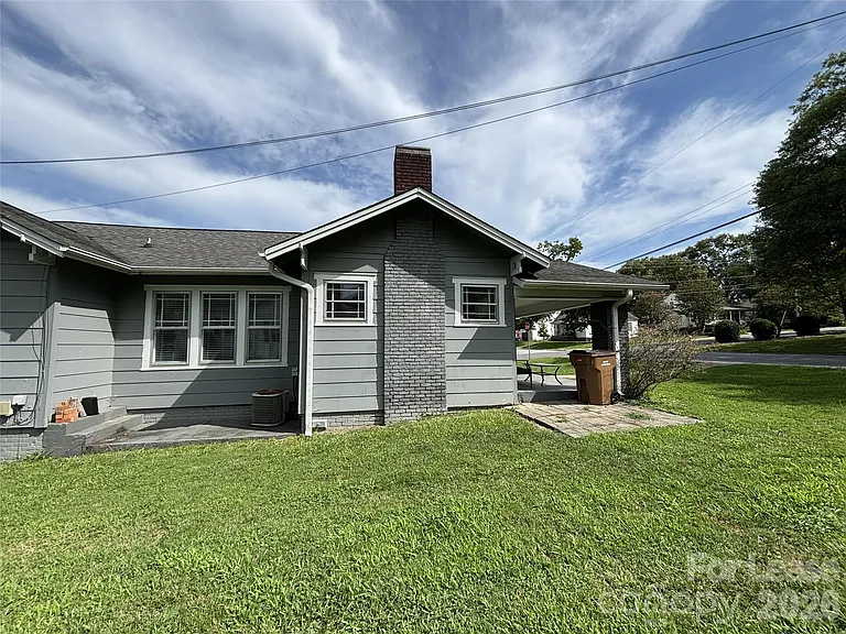 629 N Cedar St — Photo 16