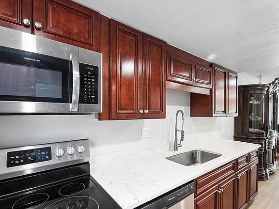 3rd image of 30 Moree Loop APT 39