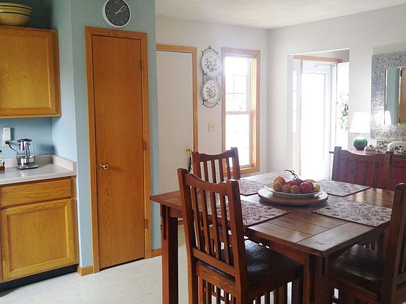 3rd image of 720 Autumn Crest Dr