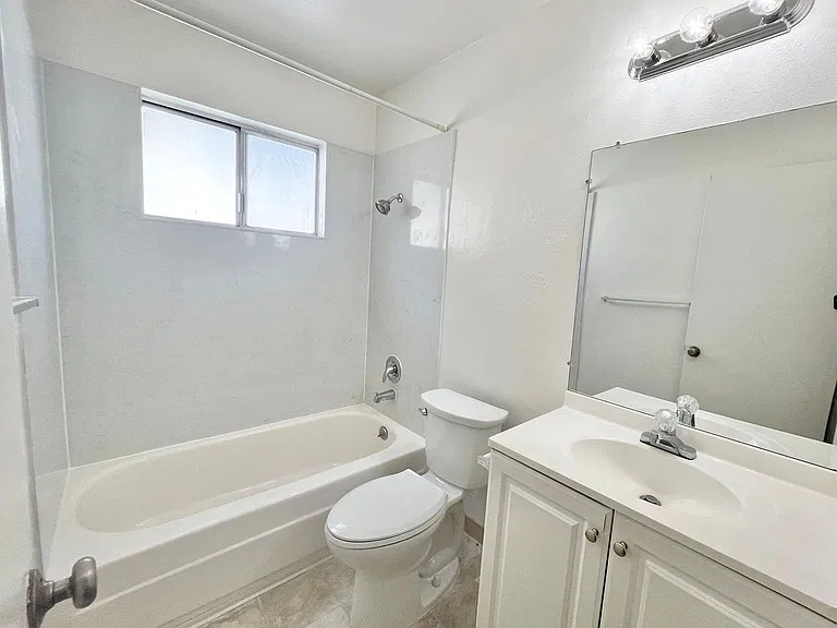 2805 - 2807 H Street - Fireside West — Photo 12