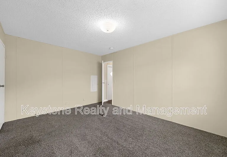 918 Gabby Ln — Photo 9