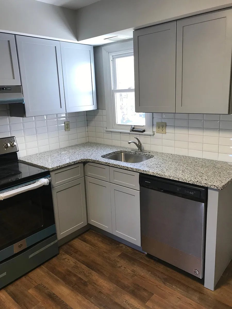 Building Photo - 643 Providence St #2