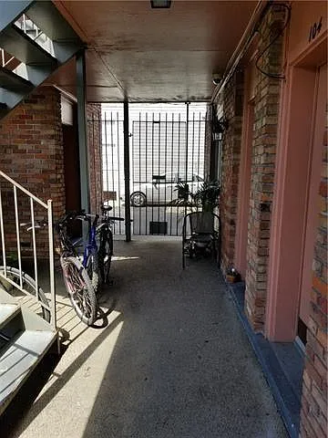1135 Jackson Ave — Photo 3