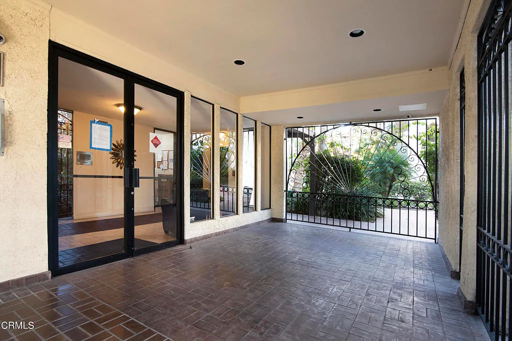 2 bed, 2.0 bath, 1154 sqft, $3,800 — Photo 2