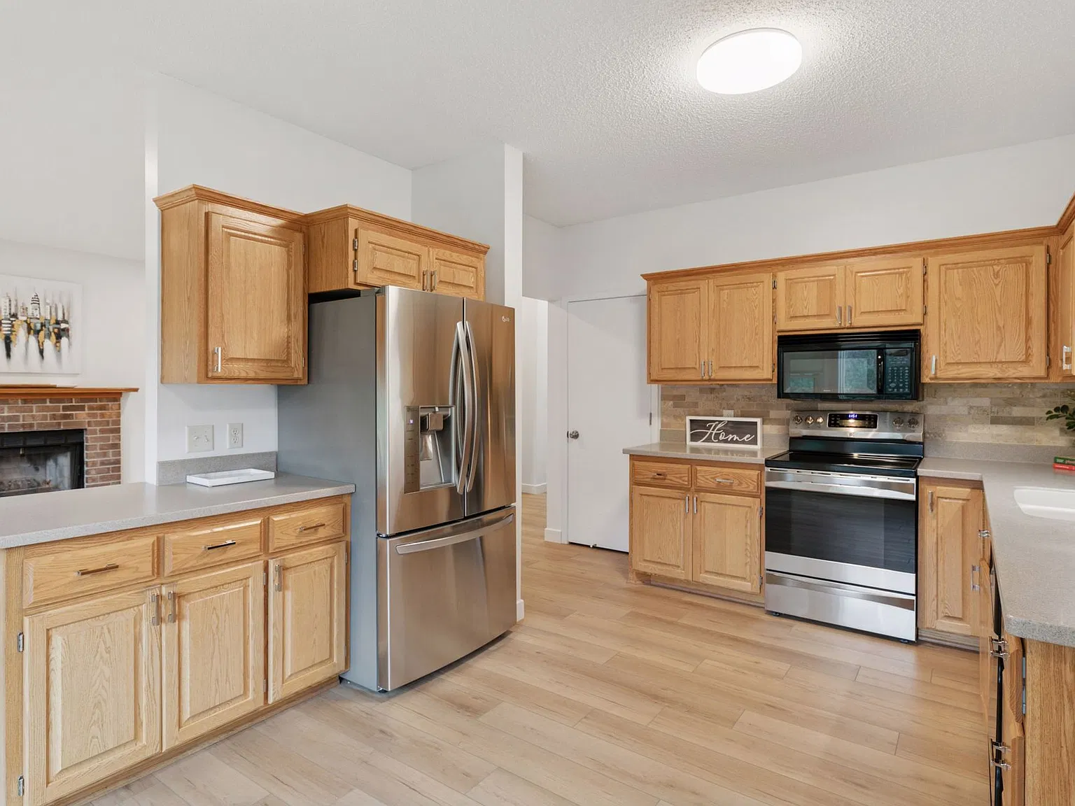 4 bed, 3012 sqft, $4,500 — Photo 4