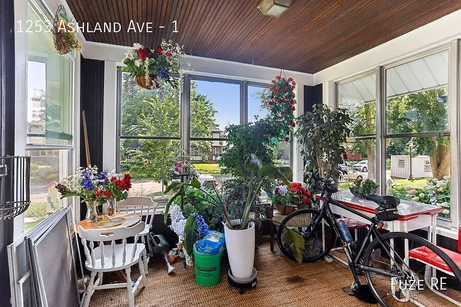 Charming 2 Bedroom in Desirable St. Paul Neighborhood - Available Now! — Photo 3