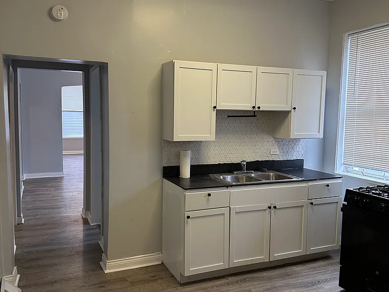 11915 S Lowe Ave #3 — Photo 4